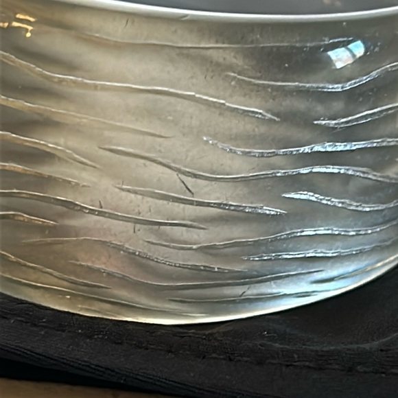 LUCITE BANGLE BRACELET - Picture 8 of 11